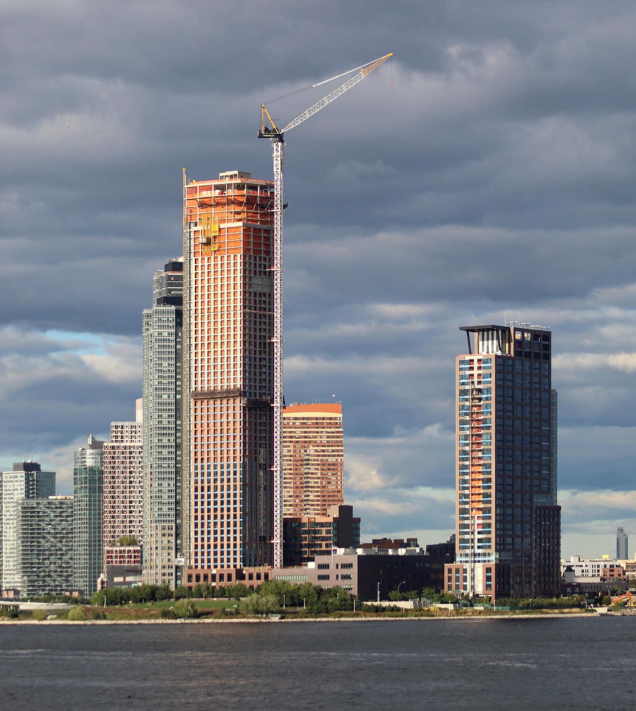 Gotham Point’s 57-Story ‘Parcel F’ Tops Out In Hunters Point South, Queens
